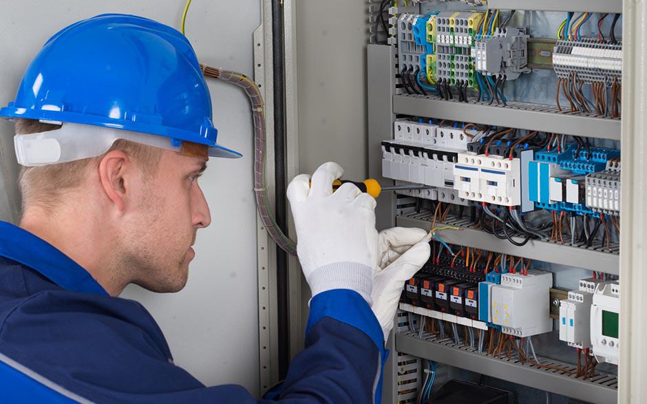 monteur électricien Marines